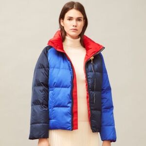 TORY BURCH REVERSIBLE COLOR-BLOCK PUFFER JACKET (BLUE/RED) - SMALL